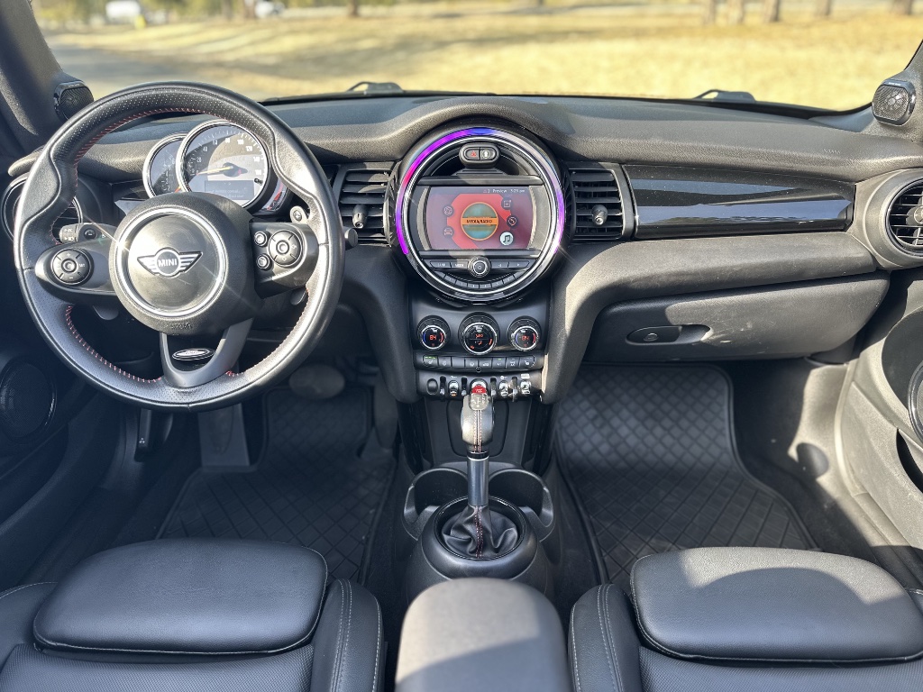 2019 Mini Cooper S Convertible rental in Spokane, photo 7