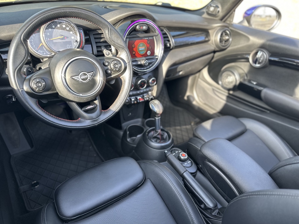 2019 Mini Cooper S Convertible rental in Spokane, photo 9