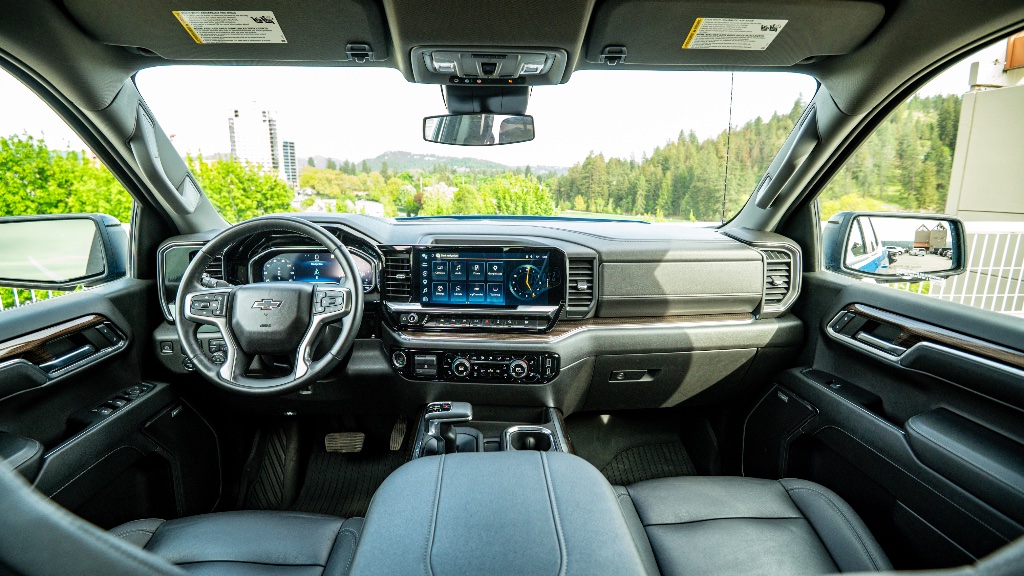 2023 Chevrolet Silverado 1500 RST 4WD Crew rental in Spokane, photo 6