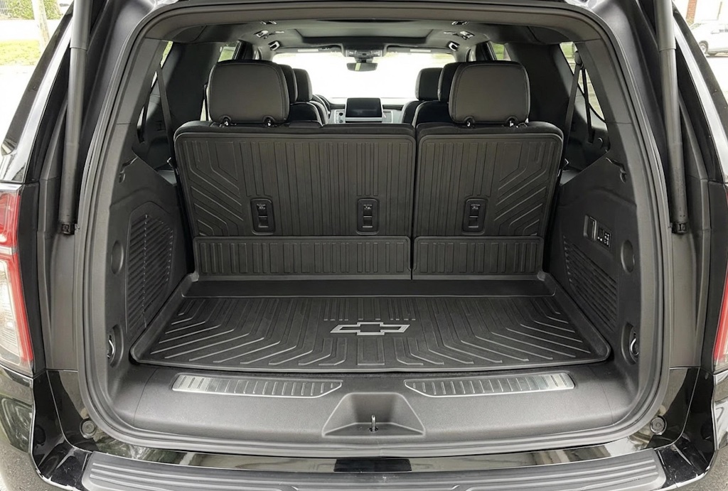 2024 Chevrolet Suburban LT 4WD rental in Spokane, photo 6
