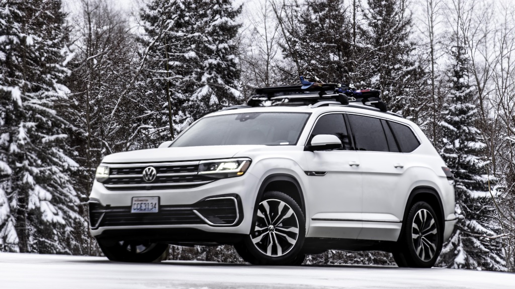2022 Volkswagen Atlas Premium R-Line AWD rental in Spokane, photo 2