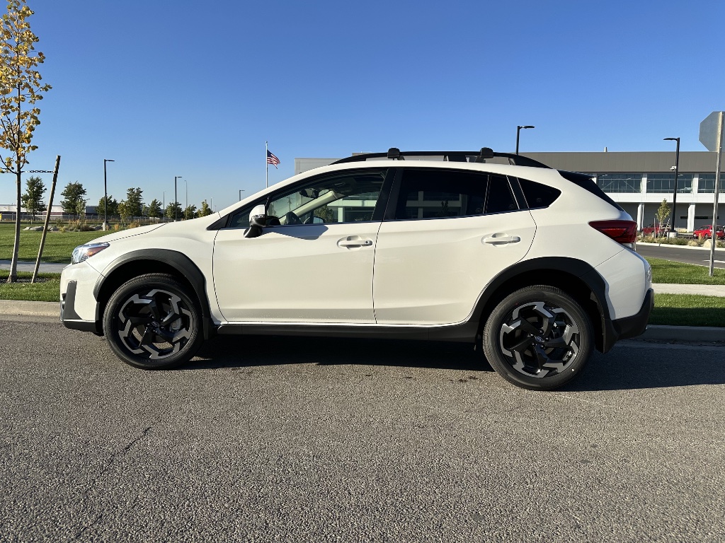 2023 Subaru CrossTrek Limited 2.5L rental in Spokane, photo 4