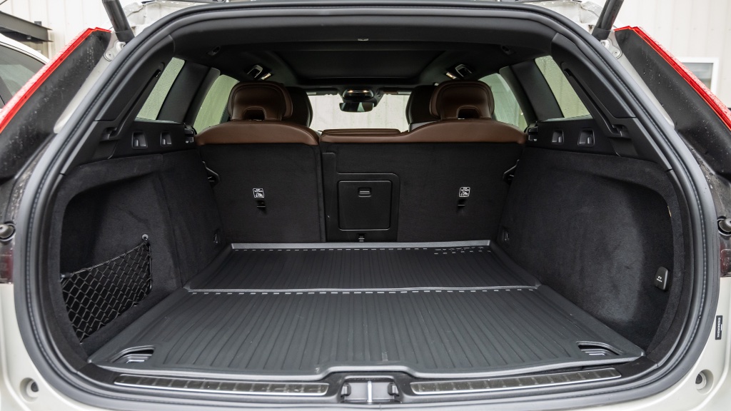 2021 Volvo V60 Cross Country AWD rental in Spokane, photo 11