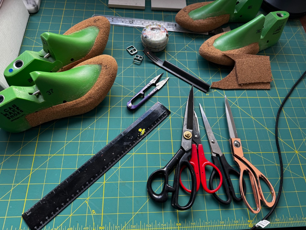 Shoe-making tools and lasts