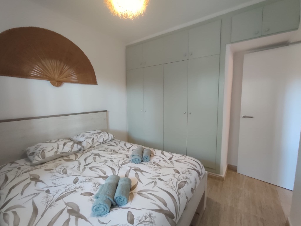 Slaapkamer 1 - master slaapkamer met ingebouwde kasten vakantiewoning Mijas