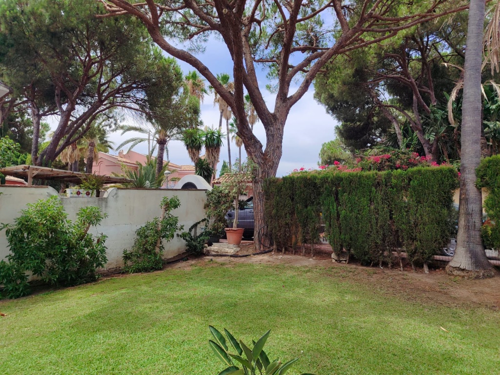 Tuin - subtropische tuin laagbouw vakantiewoning Calahonda de Mijas Spanje