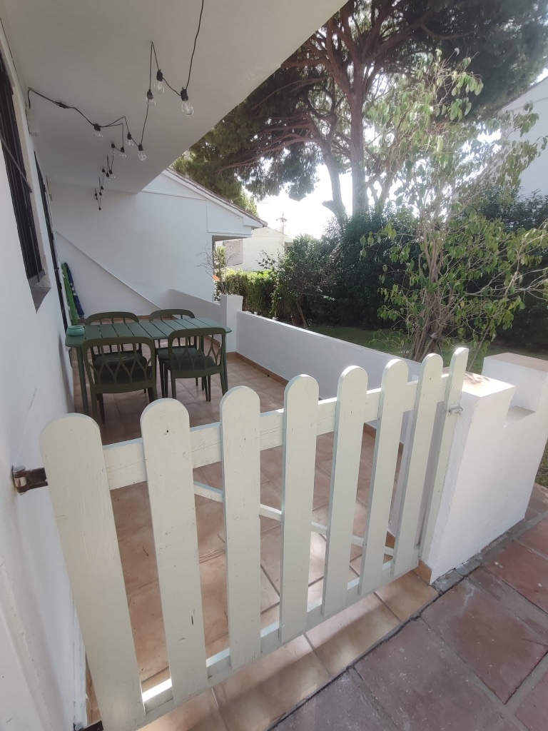Tuin - afgesloten terras en tuin met palmbomen vakantiewoning Mijas