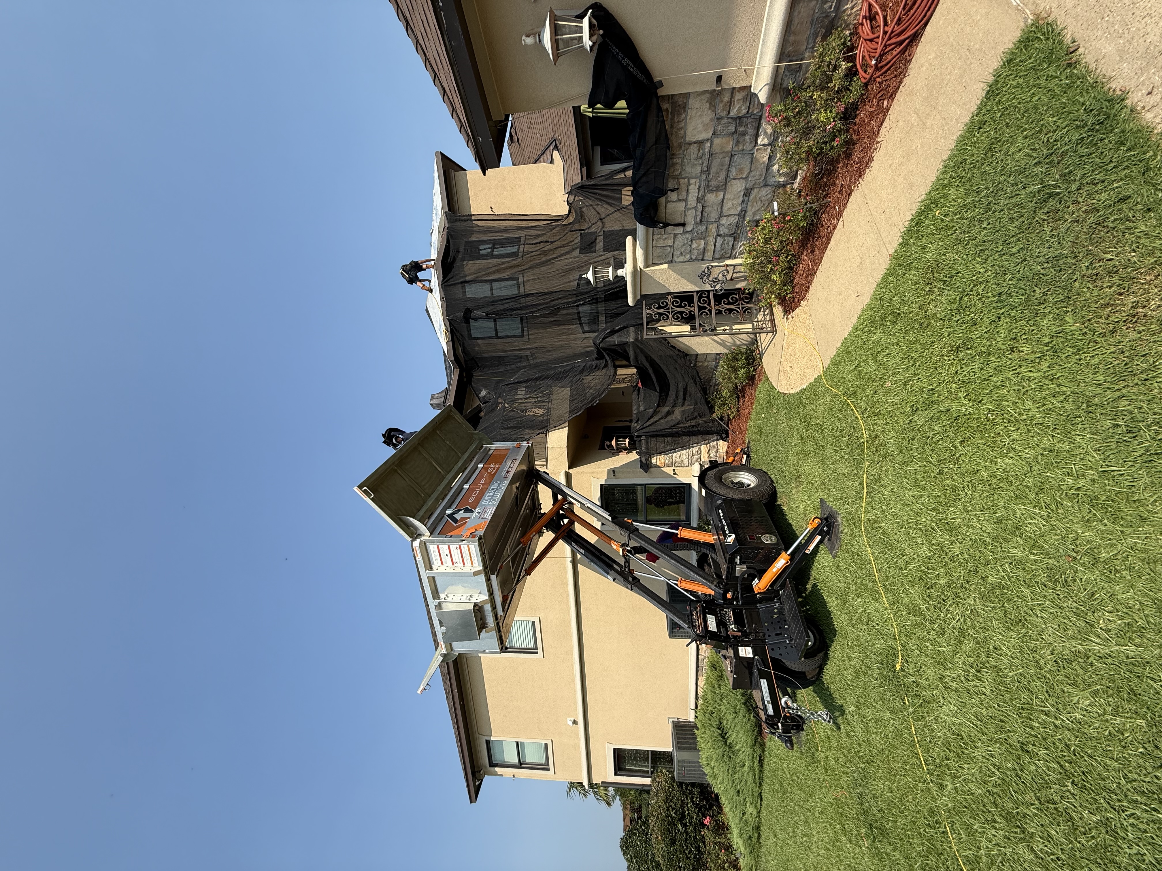Equipter RB4000 raised to the eaves to catch tear-off debris