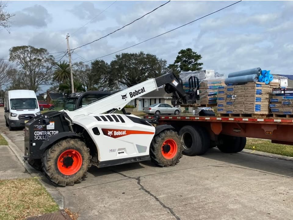 Bobcat V519 telehandler loading shingle bundles onto the trailer