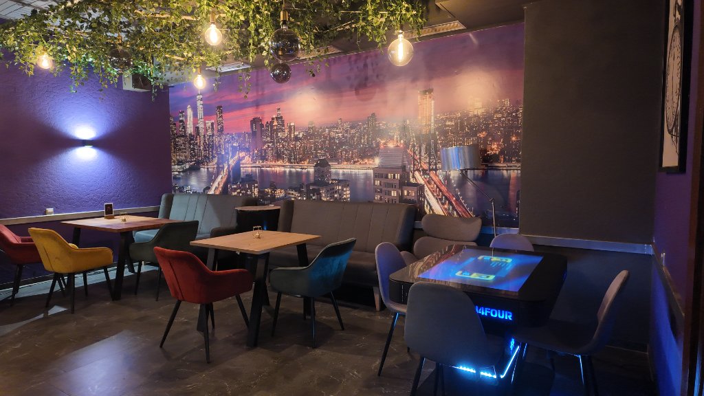 Sitzbereich mit NYC-Wandbild