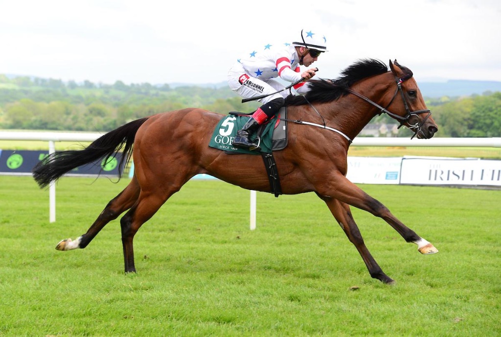 Twilight Jet winning the Abergwuan Stakes