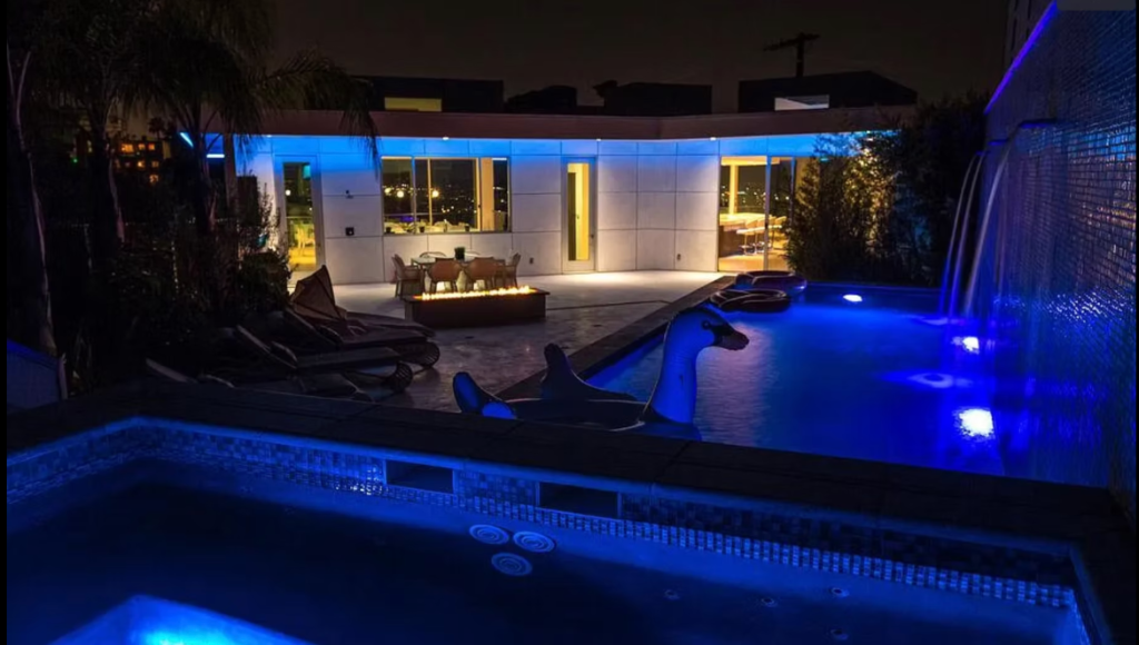 Pool & Jacuzzi