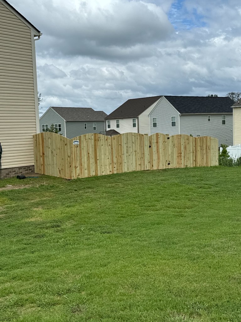 Scalloped top privacy fence