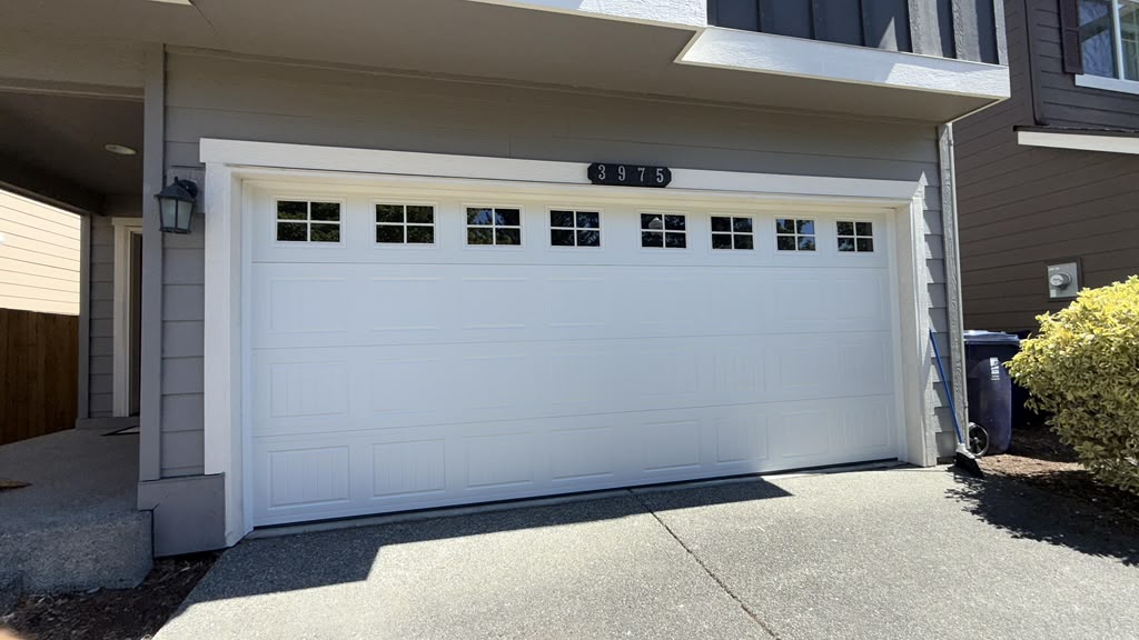 Garage door repair service in Tukwila, WA