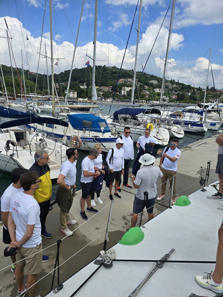 Team briefing marina