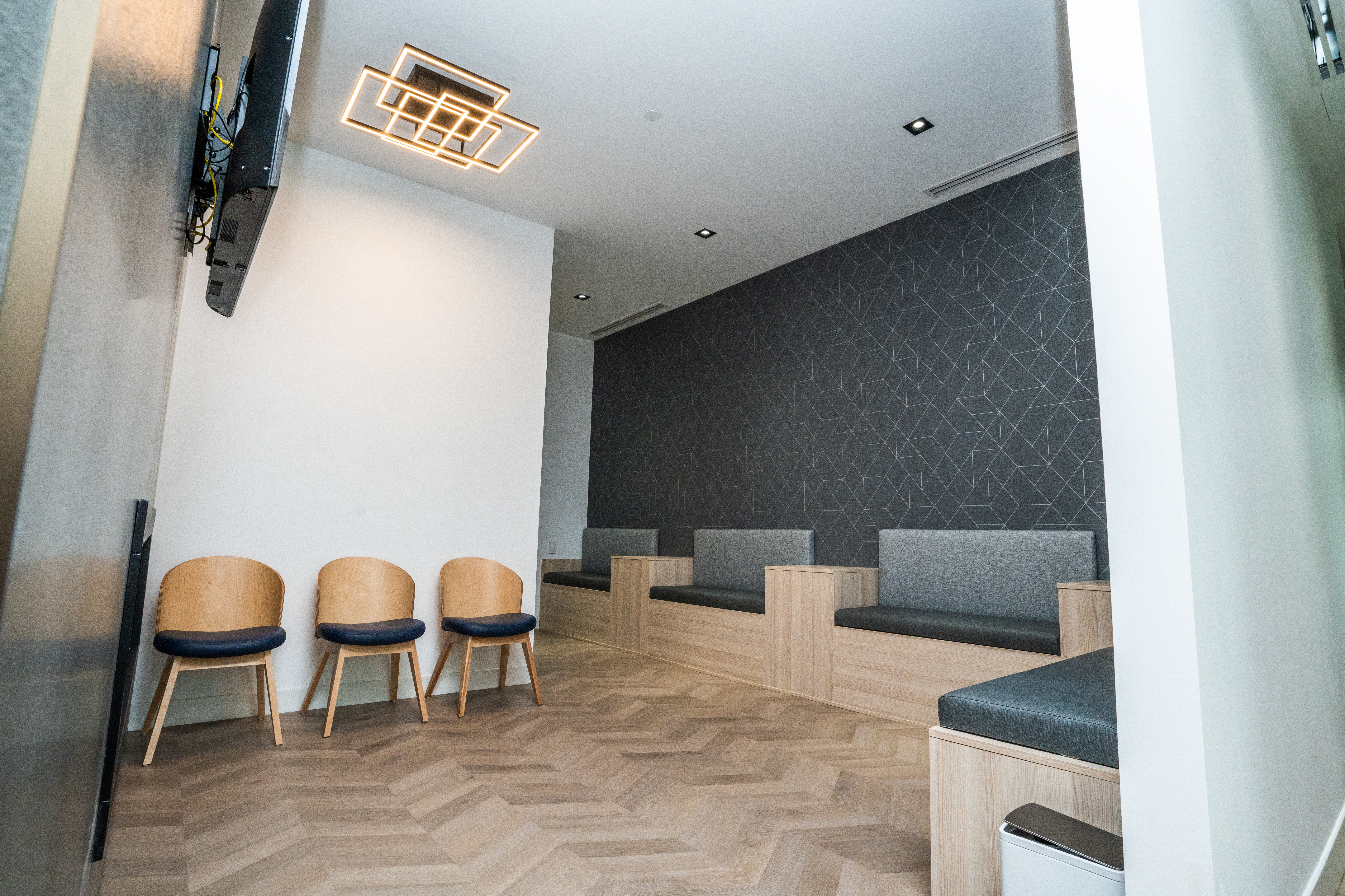 DS Dental waiting area with built-in bench seating