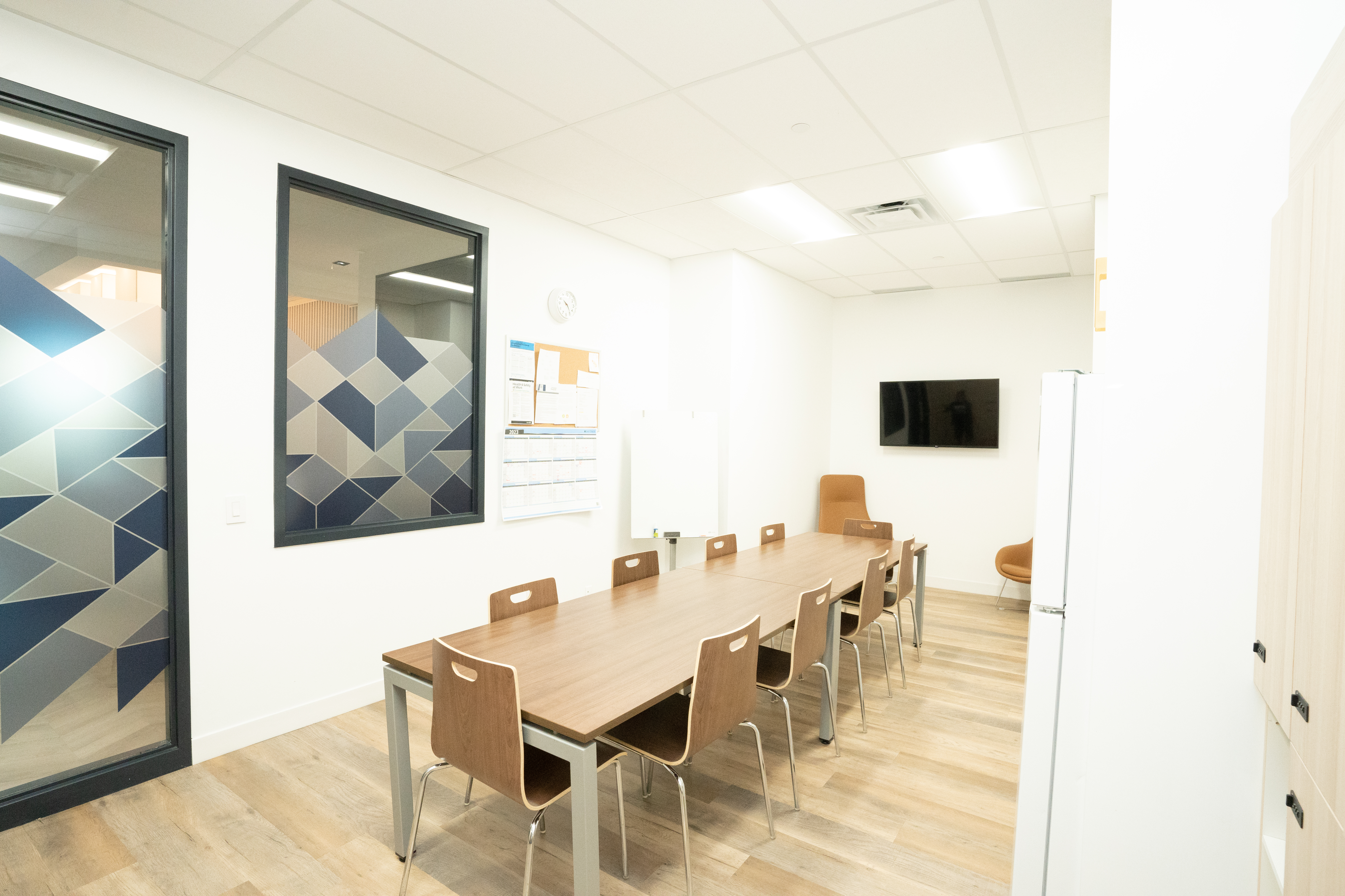 DS Dental meeting room with geometric frosted glass