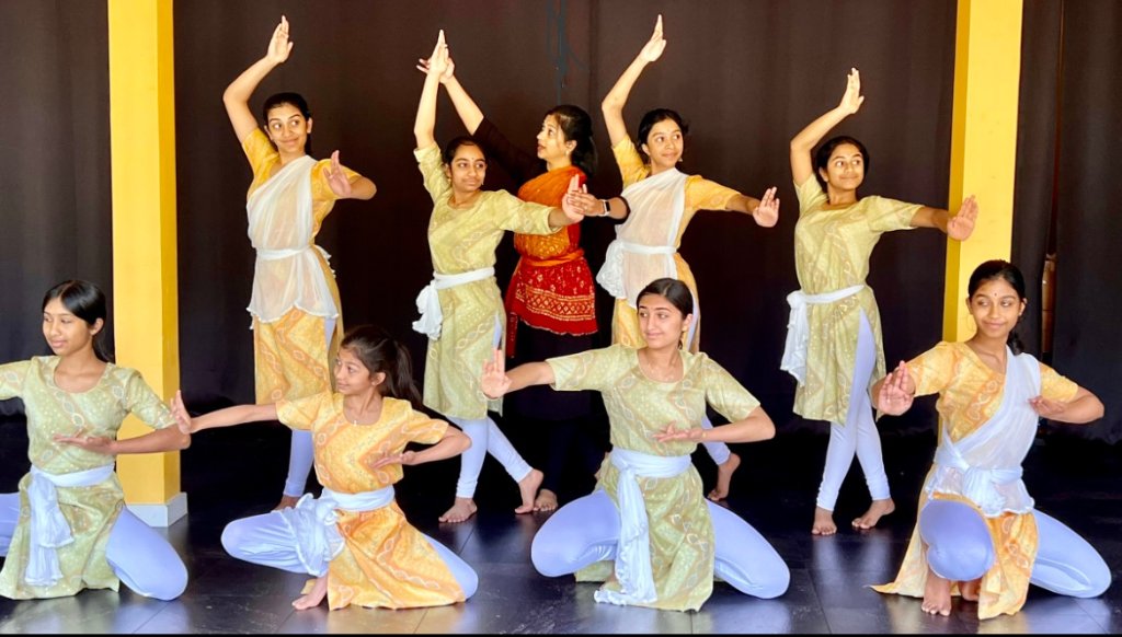 Bharathanatyam students in class