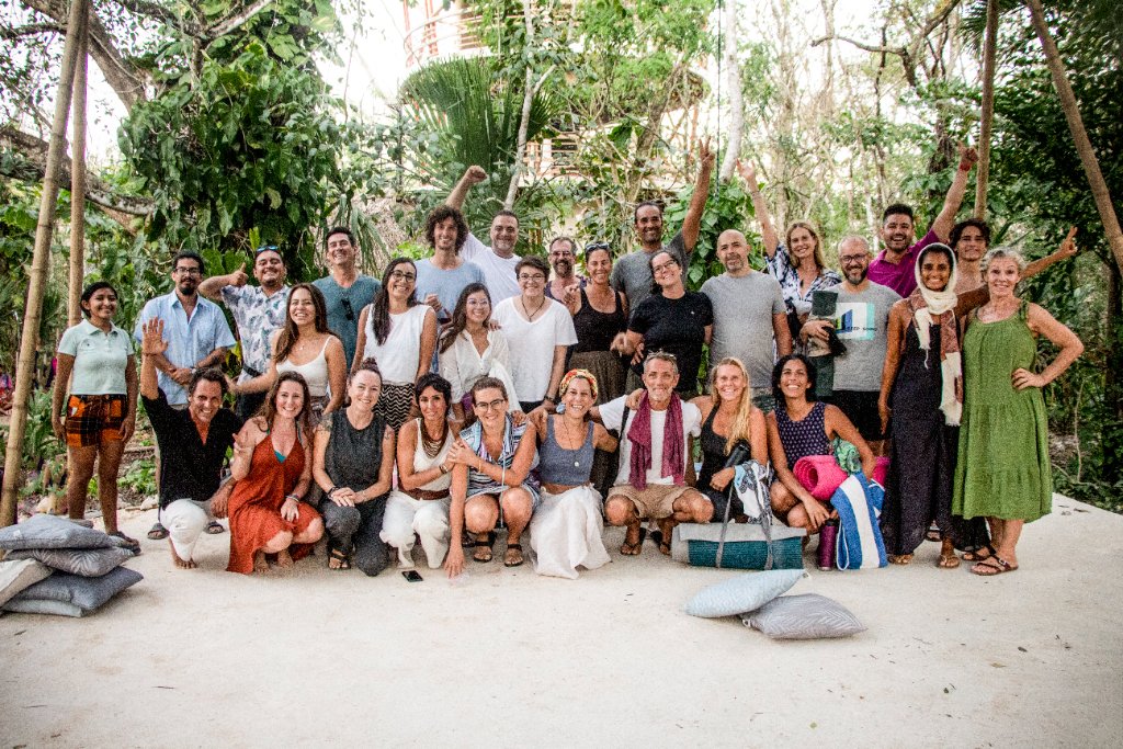Grupo de participantes tras completar el taller RESPIRA y sana con Rafael Yedid en Mérida