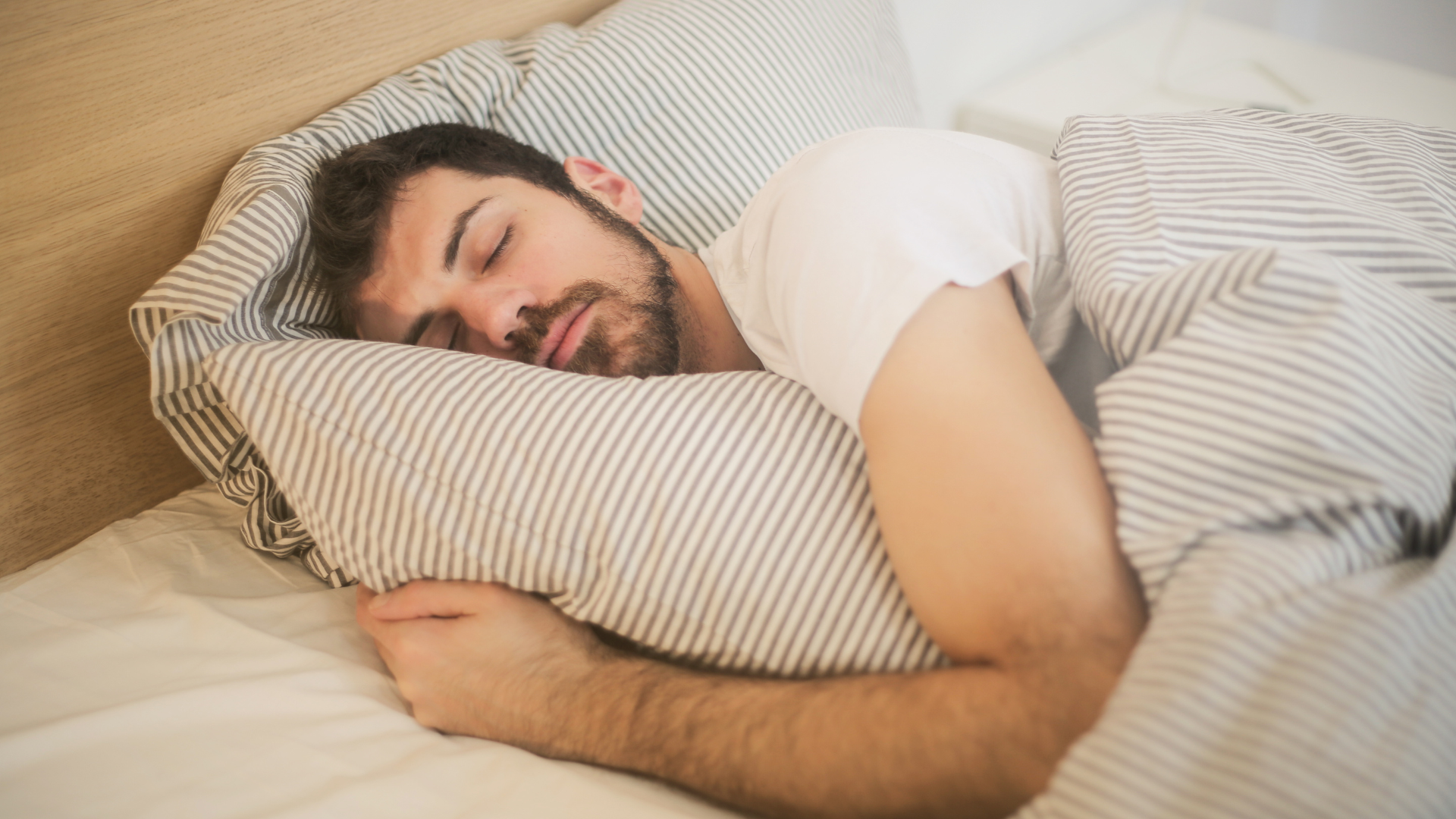 Por qué el descanso no es lo mismo que la recuperación (y por qué tu cuerpo lo sabe aunque tu agenda no)