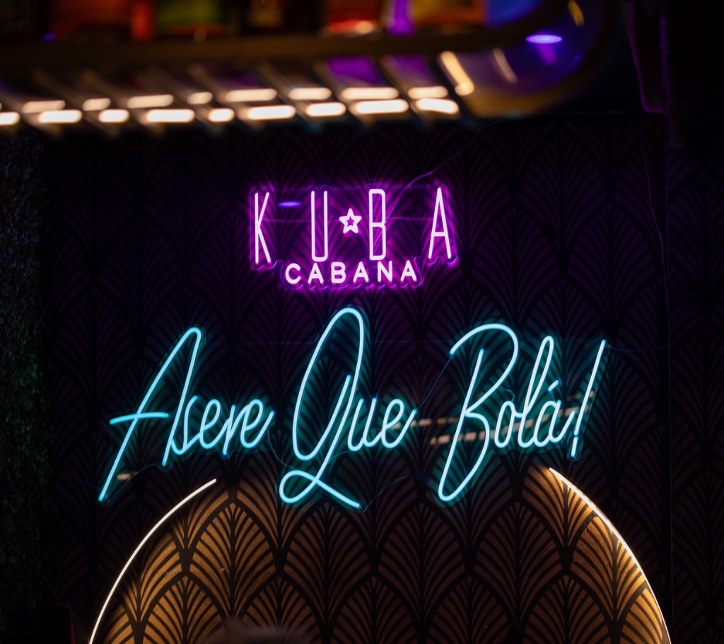 Kuba Cabana neon branding wall