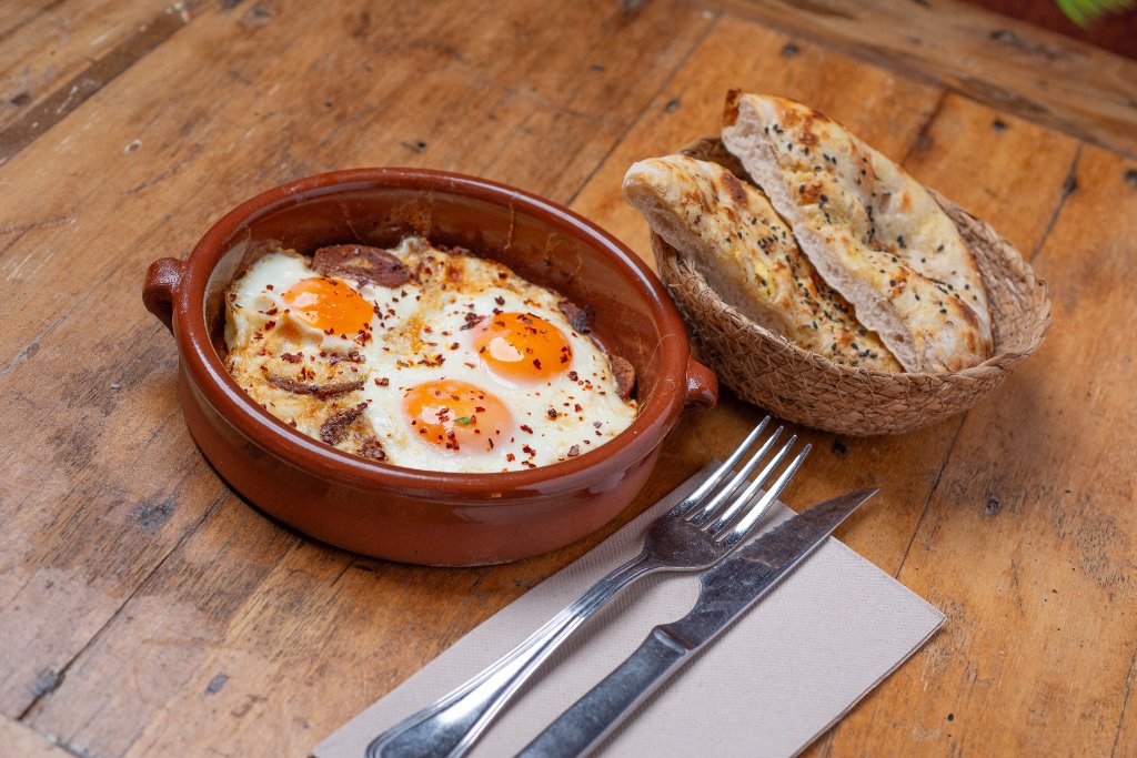 Huevos Fritos con Sucuk