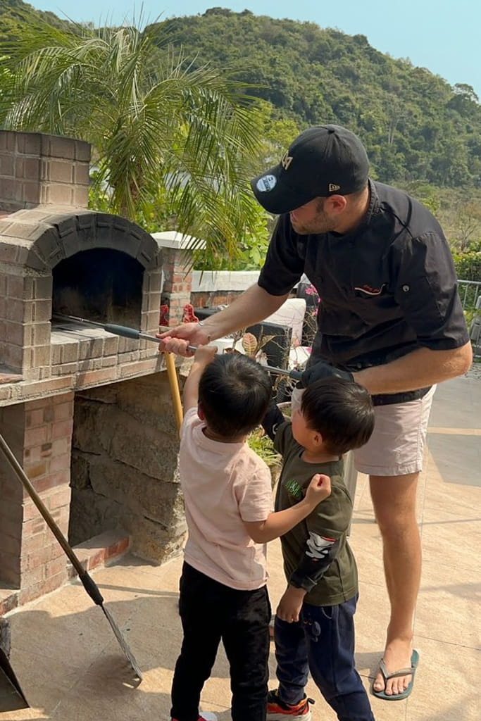 Jamie teaching a pizza class