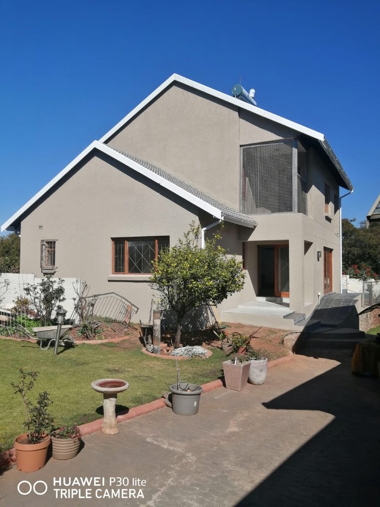 Contemporary Seafront Villa