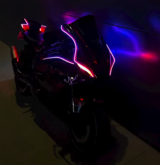 Multi-color sur R1 — synchronisation musicale activée
