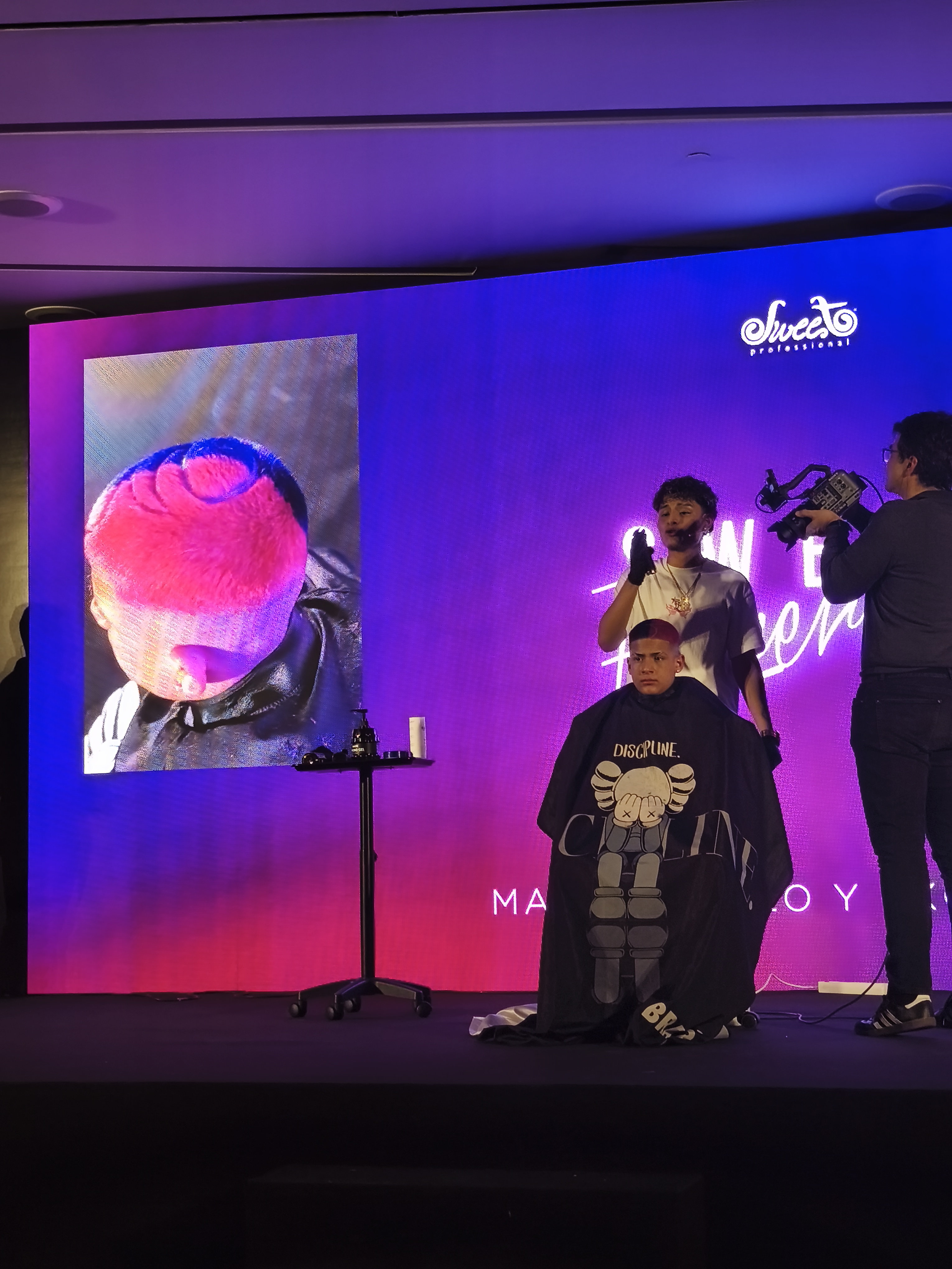 Show creativo de color en Sweet Experience