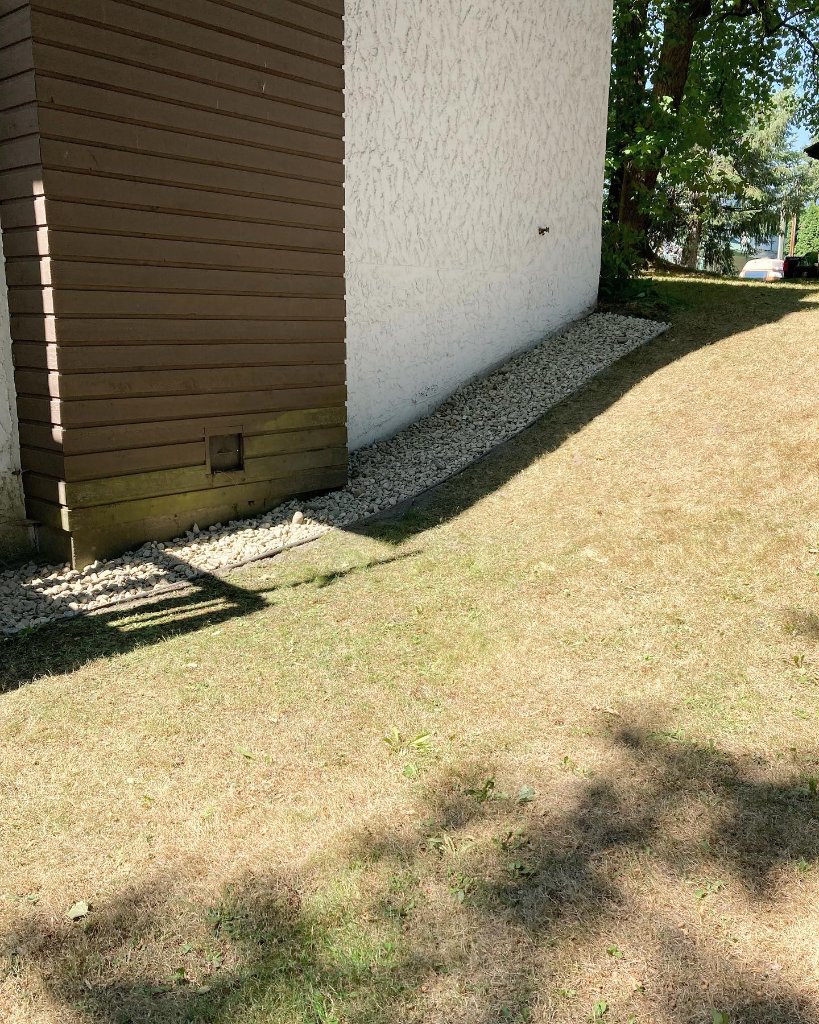 Daylily & Rock Bed