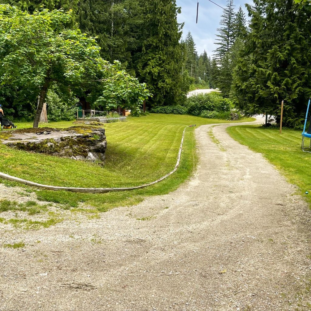 Lawn Mowing & Edging