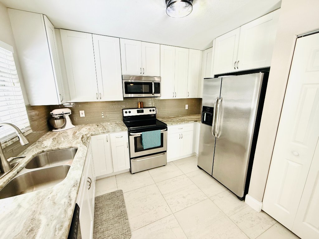 14337 Diplomat Dr photo 17