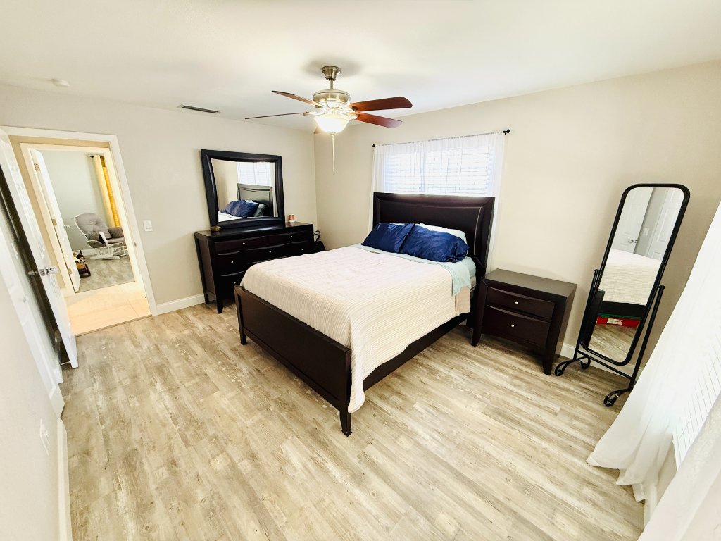14337 Diplomat Dr photo 22