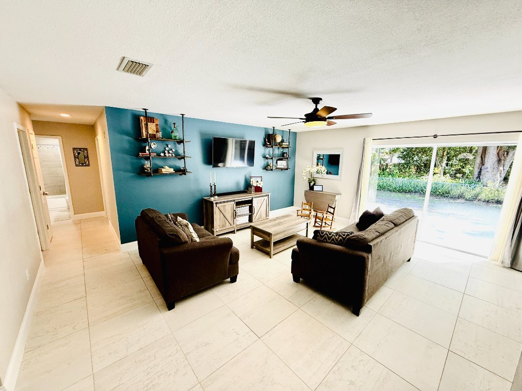 14337 Diplomat Dr photo 16