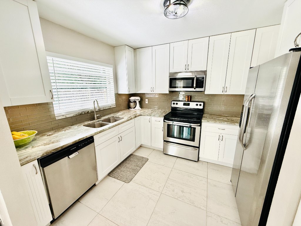 14337 Diplomat Dr photo 18