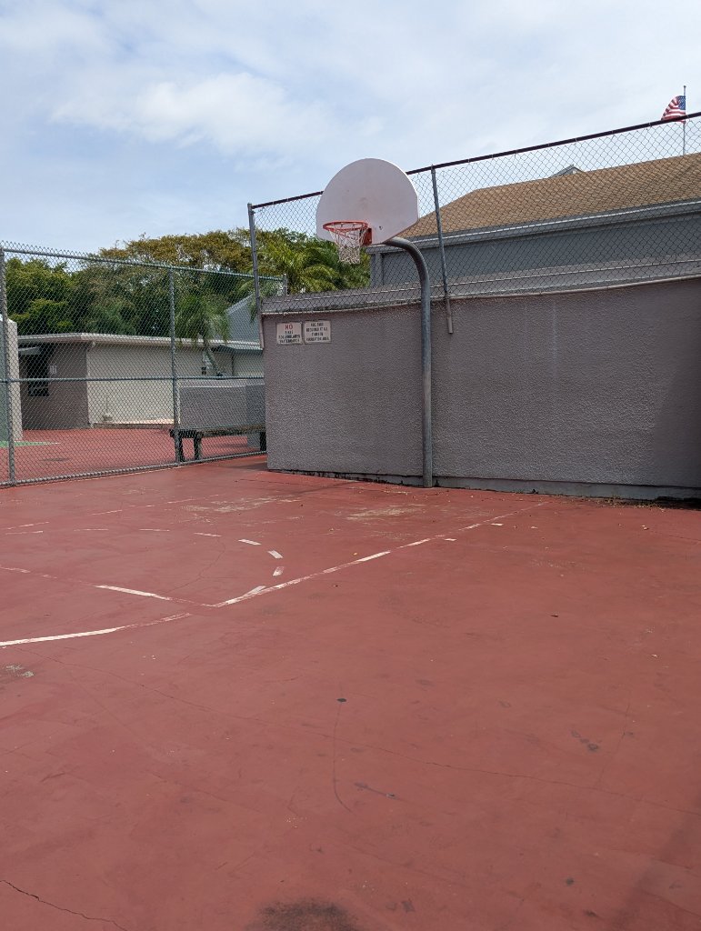 Basketball court at Villas Lakes