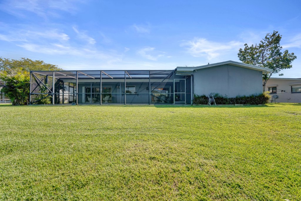 Rear View – Full Screened Patio