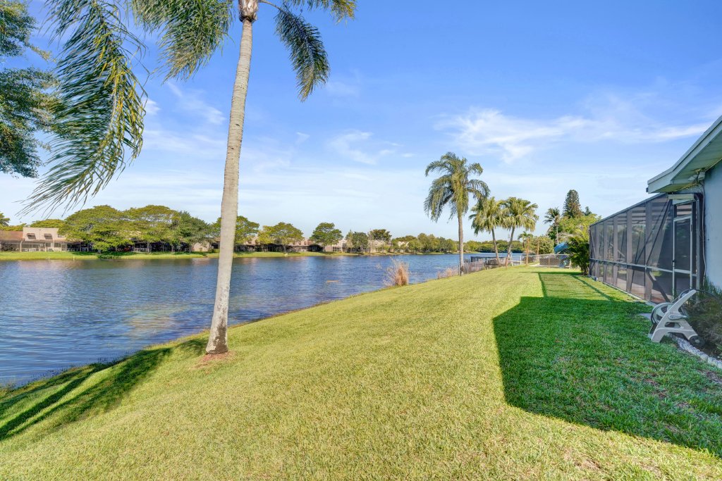 Side Yard – Lake View