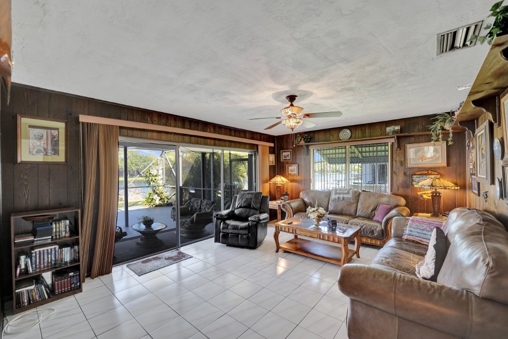 Family Room – Patio & Lake Views
