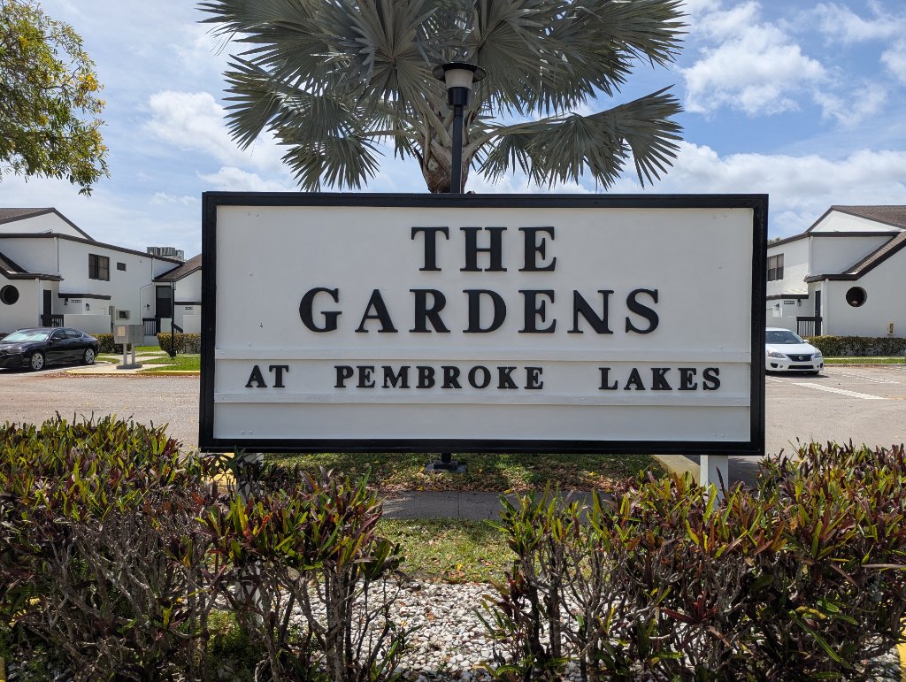 The Gardens at Pembroke Lakes entrance sign
