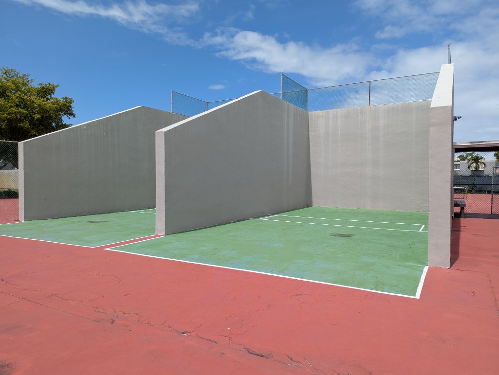 Racquetball courts at Villas Lakes