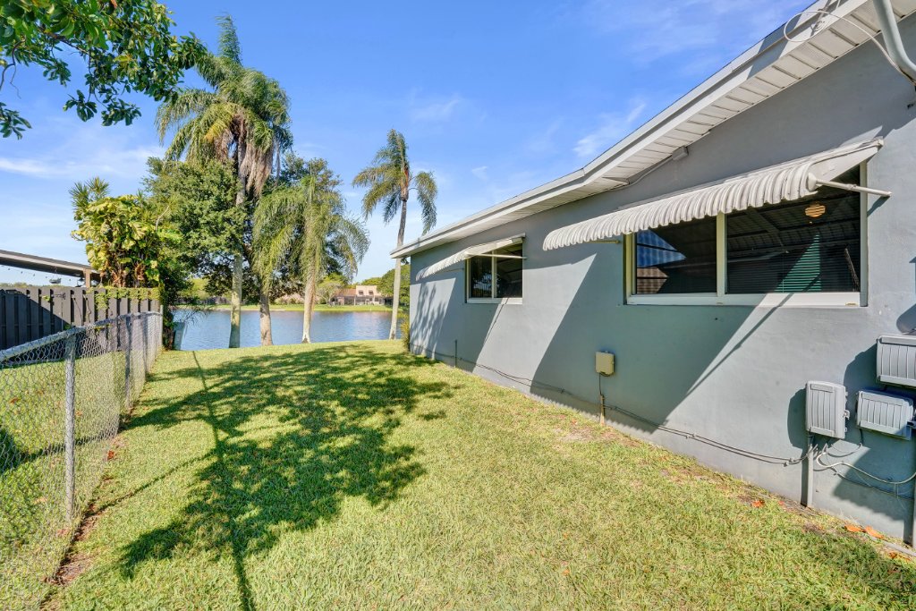 Side Yard – Lakefront