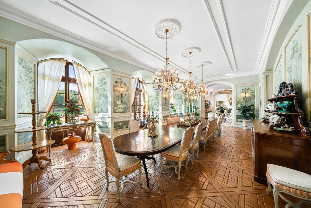 Chef's kitchen at The Oaks Estate 6