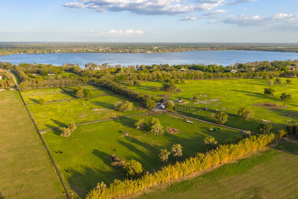 The Oaks Estate grounds and compound 4
