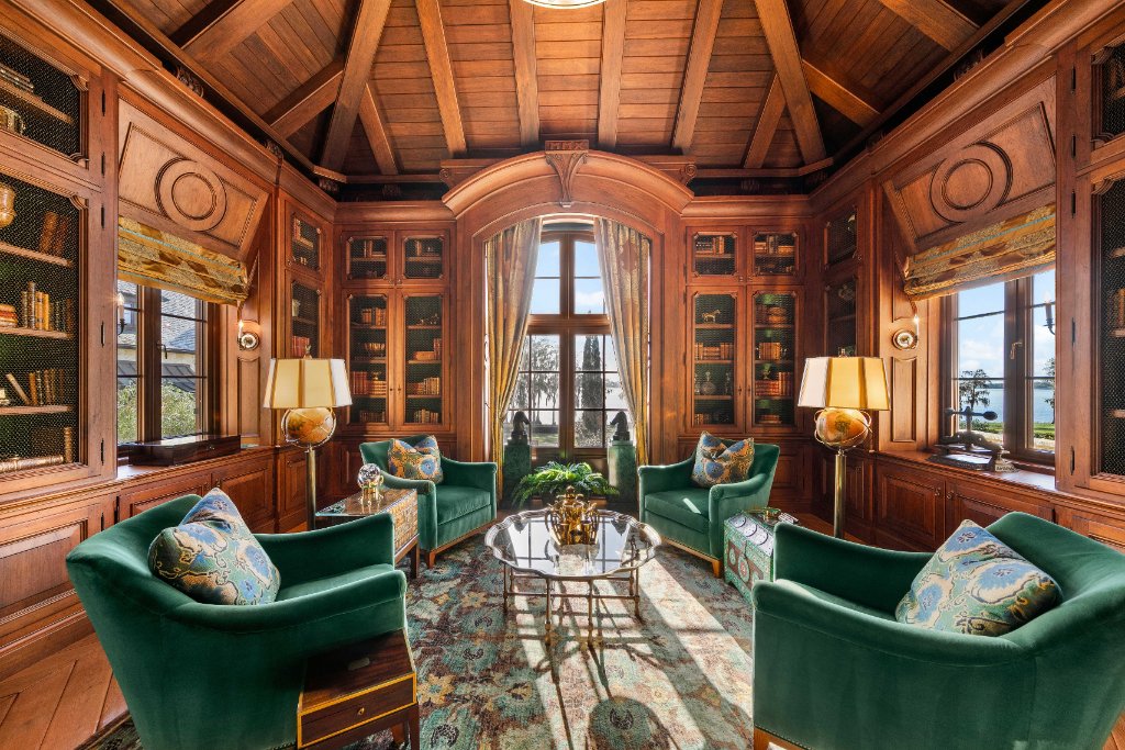 Gentleman's lounge detail 1