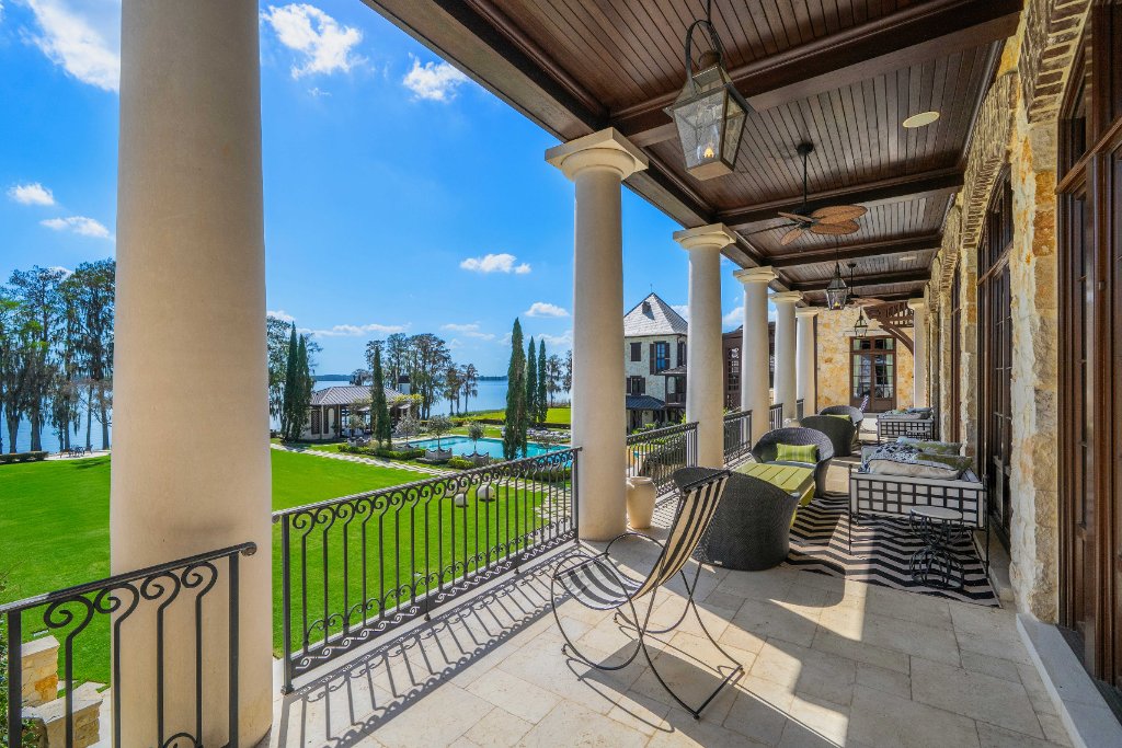 Master suite at The Oaks Estate 12