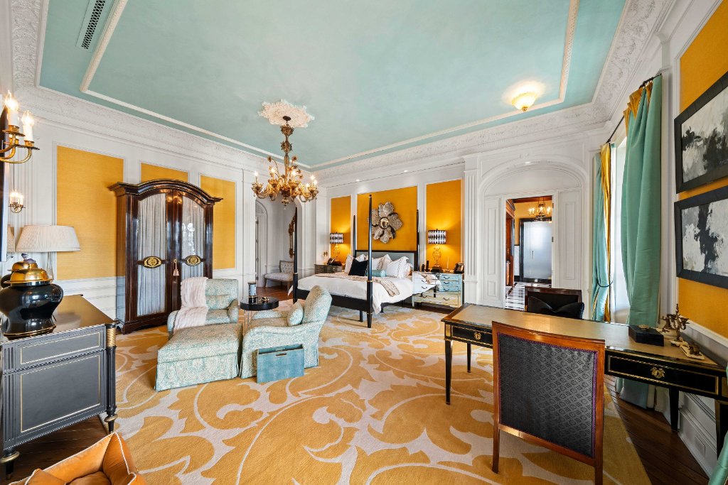 Master suite at The Oaks Estate 2