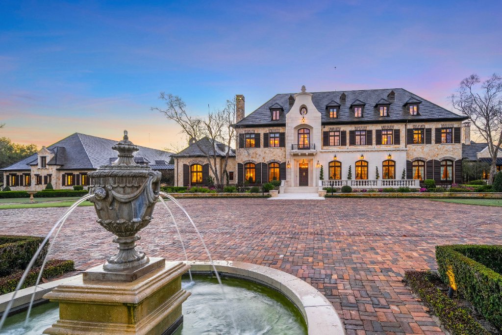 Grand living spaces of The Oaks Estate 6