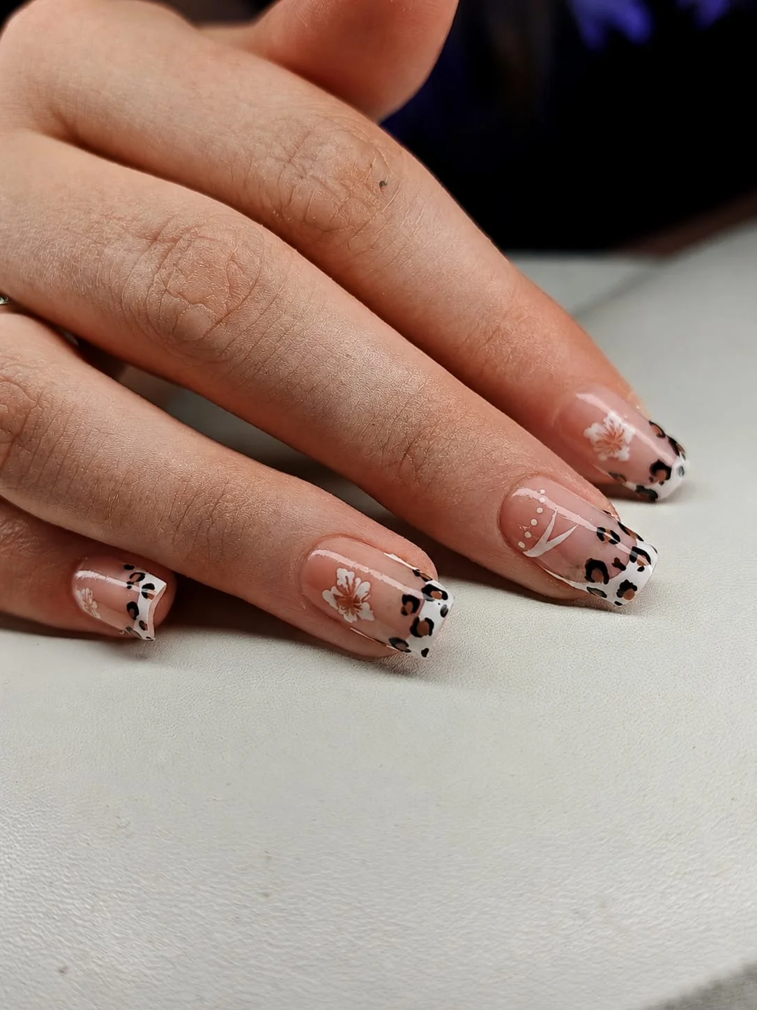 Leopard French with white flowers